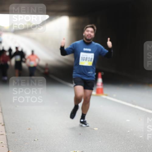 05.10.2025 - 20. swb-Marathon Bremen Michael Strokosch http://msf.ph/oto/9208931 05.10.2025 11:10:01 Laufen 10808, 02240 meine-sportfotos.de