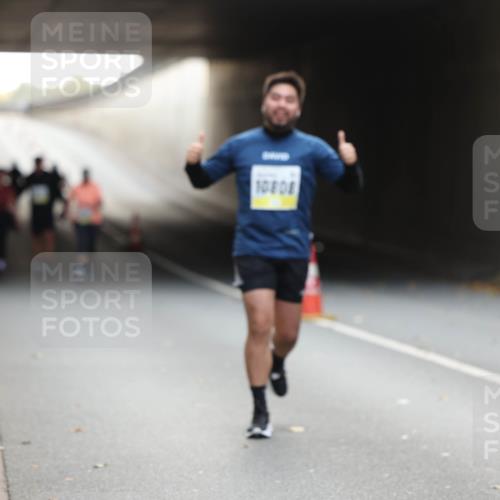 05.10.2025 - 20. swb-Marathon Bremen Michael Strokosch http://msf.ph/oto/9208933 05.10.2025 11:10:01 Laufen 10808 meine-sportfotos.de