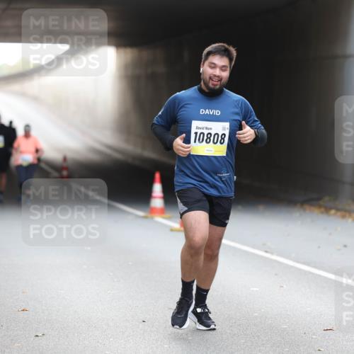 05.10.2025 - 20. swb-Marathon Bremen Michael Strokosch http://msf.ph/oto/9208935 05.10.2025 11:10:02 Laufen 10808 meine-sportfotos.de