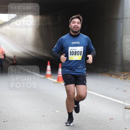 05.10.2025 - 20. swb-Marathon Bremen Michael Strokosch http://msf.ph/oto/9208937 05.10.2025 11:10:02 Laufen 10808 meine-sportfotos.de
