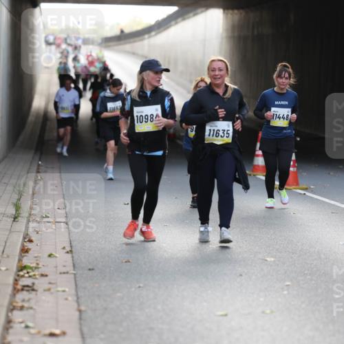 05.10.2025 - 20. swb-Marathon Bremen Michael Strokosch http://msf.ph/oto/9208939 05.10.2025 11:07:18 Laufen 11653, 1098, 9, 11635, 11448 meine-sportfotos.de