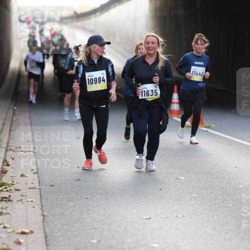 05.10.2025 - 20. swb-Marathon Bremen Michael Strokosch http://msf.ph/oto/9208941 05.10.2025 11:07:18 Laufen 10984, 5, 11635, 11448 meine-sportfotos.de