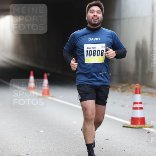 05.10.2025 - 20. swb-Marathon Bremen Michael Strokosch http://msf.ph/oto/9208942 05.10.2025 11:10:03 Laufen 10808 meine-sportfotos.de