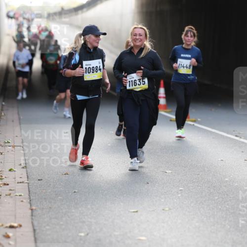05.10.2025 - 20. swb-Marathon Bremen Michael Strokosch http://msf.ph/oto/9208943 05.10.2025 11:07:19 Laufen 10984, 11635, 11448 meine-sportfotos.de