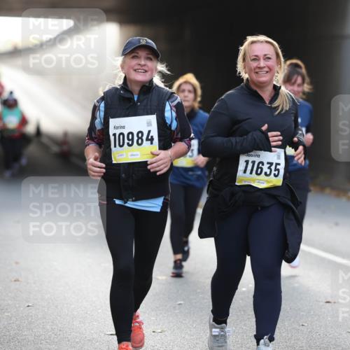 05.10.2025 - 20. swb-Marathon Bremen Michael Strokosch http://msf.ph/oto/9208959 05.10.2025 11:07:21 Laufen 10984, 01890, 11635, 01889 meine-sportfotos.de