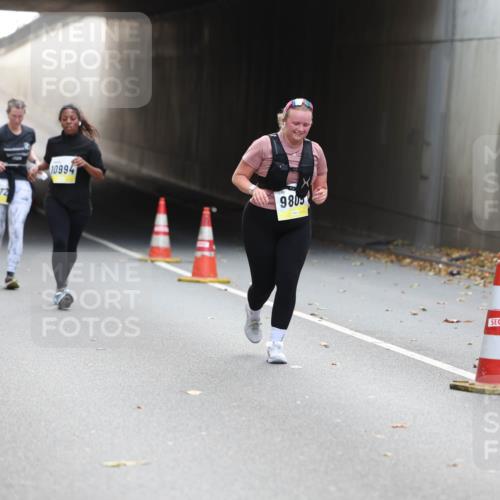 05.10.2025 - 20. swb-Marathon Bremen Michael Strokosch http://msf.ph/oto/9208971 05.10.2025 11:10:21 Laufen 1100, 10472, 10994, 9805 meine-sportfotos.de