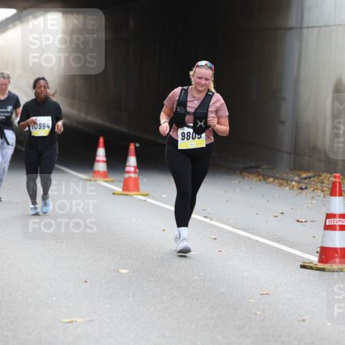 05.10.2025 - 20. swb-Marathon Bremen Michael Strokosch http://msf.ph/oto/9208973 05.10.2025 11:10:21 Laufen 11082, 10472, 0994, 9805 meine-sportfotos.de
