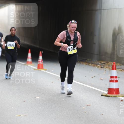 05.10.2025 - 20. swb-Marathon Bremen Michael Strokosch http://msf.ph/oto/9208977 05.10.2025 11:10:22 Laufen 11082, 10472, 10994, 9805 meine-sportfotos.de