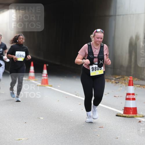 05.10.2025 - 20. swb-Marathon Bremen Michael Strokosch http://msf.ph/oto/9208982 05.10.2025 11:10:22 Laufen 10994, 9805 meine-sportfotos.de