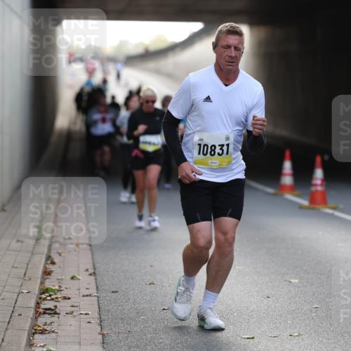 05.10.2025 - 20. swb-Marathon Bremen Michael Strokosch http://msf.ph/oto/9208989 05.10.2025 11:07:32 Laufen 10831 meine-sportfotos.de
