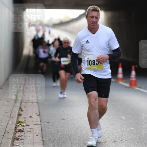 05.10.2025 - 20. swb-Marathon Bremen Michael Strokosch http://msf.ph/oto/9208990 05.10.2025 11:07:32 Laufen 1085 meine-sportfotos.de