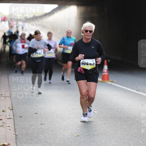05.10.2025 - 20. swb-Marathon Bremen Michael Strokosch http://msf.ph/oto/9208995 05.10.2025 11:07:35 Laufen 441, 10647 meine-sportfotos.de