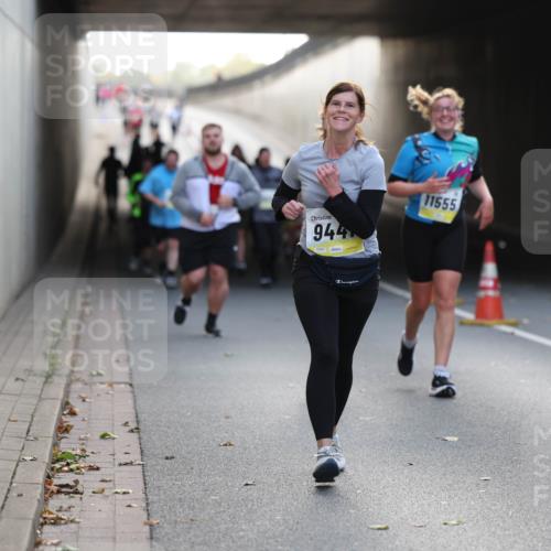 05.10.2025 - 20. swb-Marathon Bremen Michael Strokosch http://msf.ph/oto/9209014 05.10.2025 11:07:38 Laufen 944, 11555 meine-sportfotos.de