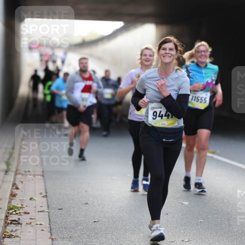 05.10.2025 - 20. swb-Marathon Bremen Michael Strokosch http://msf.ph/oto/9209021 05.10.2025 11:07:39 Laufen 944, 02041, 11555 meine-sportfotos.de