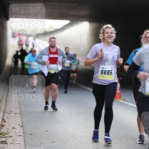 05.10.2025 - 20. swb-Marathon Bremen Michael Strokosch http://msf.ph/oto/9209025 05.10.2025 11:07:41 Laufen 10602, 9695, 944 meine-sportfotos.de