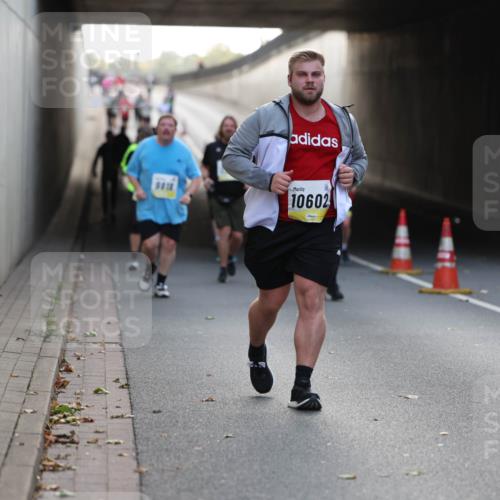 05.10.2025 - 20. swb-Marathon Bremen Michael Strokosch http://msf.ph/oto/9209042 05.10.2025 11:07:43 Laufen 10602 meine-sportfotos.de