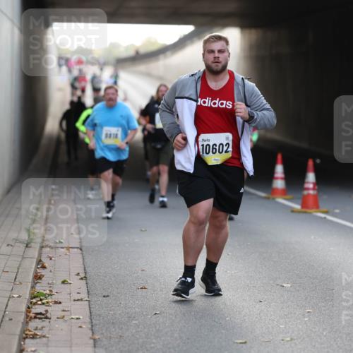 05.10.2025 - 20. swb-Marathon Bremen Michael Strokosch http://msf.ph/oto/9209044 05.10.2025 11:07:43 Laufen 10602 meine-sportfotos.de