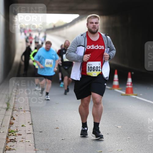 05.10.2025 - 20. swb-Marathon Bremen Michael Strokosch http://msf.ph/oto/9209049 05.10.2025 11:07:44 Laufen 10602 meine-sportfotos.de