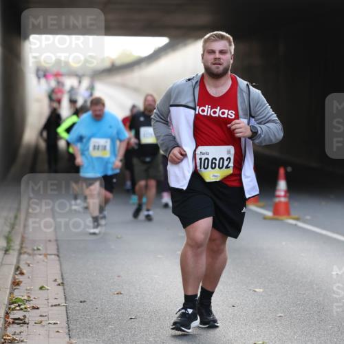 05.10.2025 - 20. swb-Marathon Bremen Michael Strokosch http://msf.ph/oto/9209053 05.10.2025 11:07:44 Laufen 10602 meine-sportfotos.de