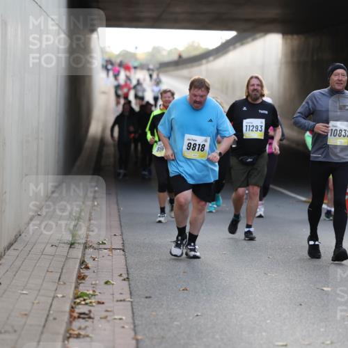 05.10.2025 - 20. swb-Marathon Bremen Michael Strokosch http://msf.ph/oto/9209055 05.10.2025 11:07:46 Laufen 1, 955, 9818, 11293, 10832 meine-sportfotos.de