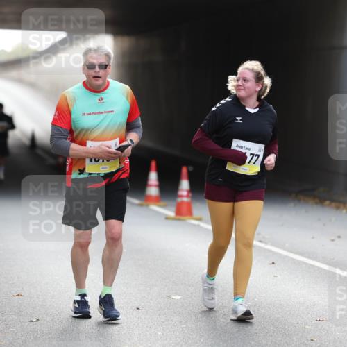 05.10.2025 - 20. swb-Marathon Bremen Michael Strokosch http://msf.ph/oto/9209056 05.10.2025 11:10:55 Laufen 20, 77 meine-sportfotos.de