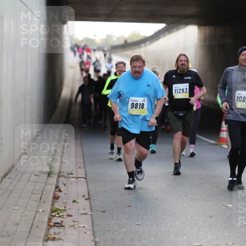 05.10.2025 - 20. swb-Marathon Bremen Michael Strokosch http://msf.ph/oto/9209057 05.10.2025 11:07:47 Laufen 9818, 11293, 10832 meine-sportfotos.de