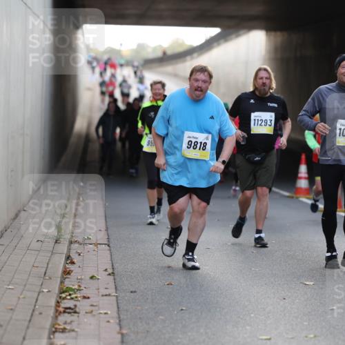 05.10.2025 - 20. swb-Marathon Bremen Michael Strokosch http://msf.ph/oto/9209061 05.10.2025 11:07:47 Laufen 9818, 11293, 10832 meine-sportfotos.de