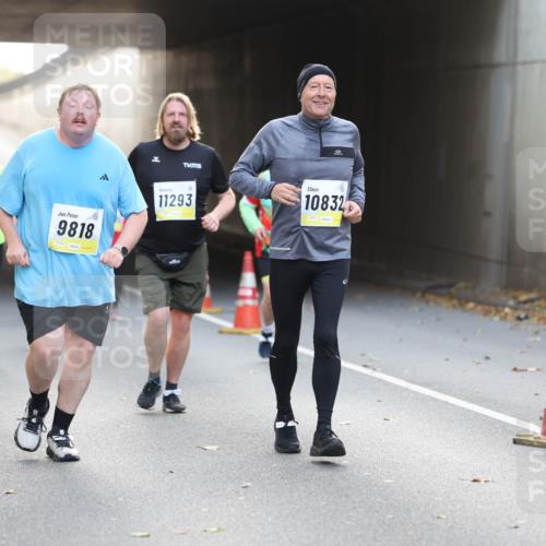 05.10.2025 - 20. swb-Marathon Bremen Michael Strokosch http://msf.ph/oto/9209063 05.10.2025 11:07:48 Laufen 956, 7, 9818, 11293, 10832, 02171 meine-sportfotos.de
