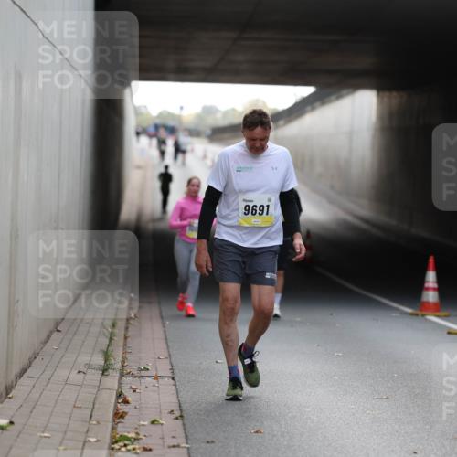 05.10.2025 - 20. swb-Marathon Bremen Michael Strokosch http://msf.ph/oto/9209065 05.10.2025 11:11:02 Laufen 9691 meine-sportfotos.de
