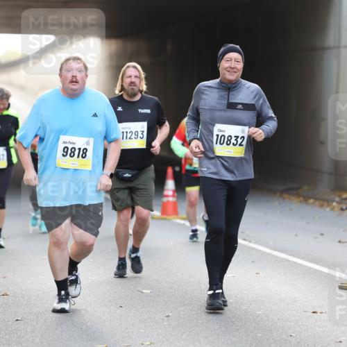 05.10.2025 - 20. swb-Marathon Bremen Michael Strokosch http://msf.ph/oto/9209066 05.10.2025 11:07:48 Laufen 9567, 9818, 11293, 10832 meine-sportfotos.de