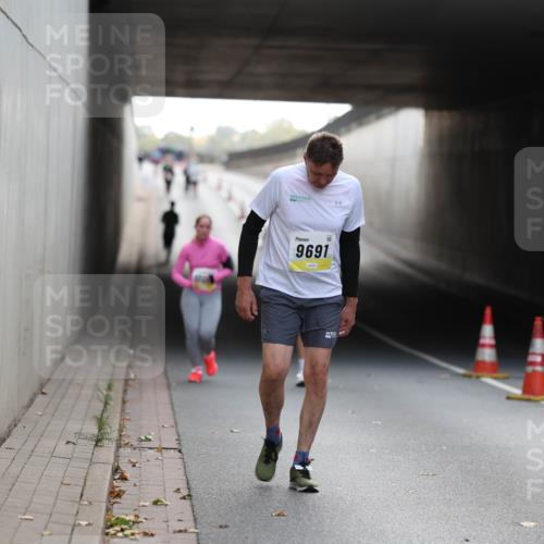 05.10.2025 - 20. swb-Marathon Bremen Michael Strokosch http://msf.ph/oto/9209069 05.10.2025 11:11:03 Laufen 9691 meine-sportfotos.de