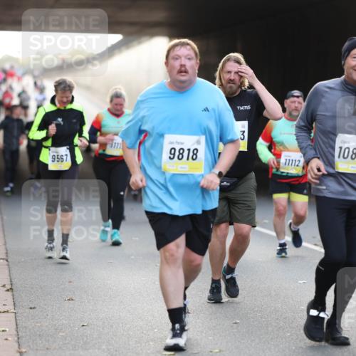05.10.2025 - 20. swb-Marathon Bremen Michael Strokosch http://msf.ph/oto/9209070 05.10.2025 11:07:49 Laufen 9567, 9818, 3, 10832 meine-sportfotos.de