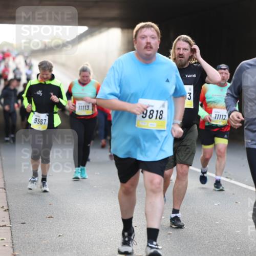 05.10.2025 - 20. swb-Marathon Bremen Michael Strokosch http://msf.ph/oto/9209072 05.10.2025 11:07:49 Laufen 9567, 11113, 9818, 3, 11112, 10832 meine-sportfotos.de