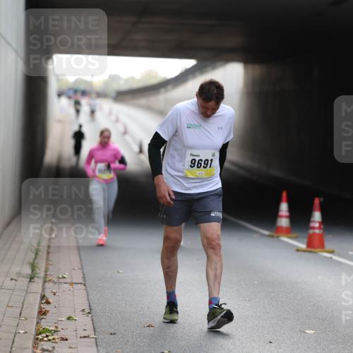 05.10.2025 - 20. swb-Marathon Bremen Michael Strokosch http://msf.ph/oto/9209073 05.10.2025 11:11:04 Laufen 9691 meine-sportfotos.de