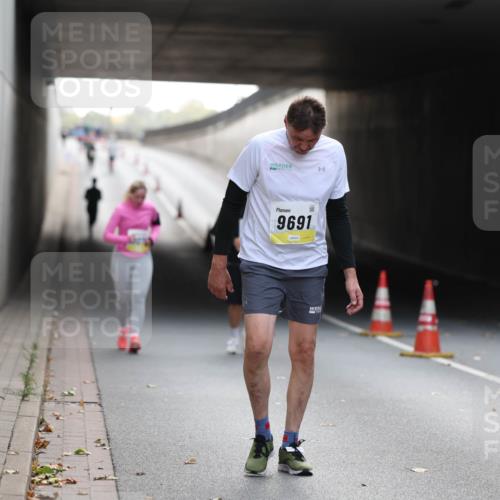 05.10.2025 - 20. swb-Marathon Bremen Michael Strokosch http://msf.ph/oto/9209075 05.10.2025 11:11:04 Laufen 9691 meine-sportfotos.de