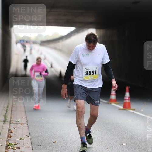 05.10.2025 - 20. swb-Marathon Bremen Michael Strokosch http://msf.ph/oto/9209077 05.10.2025 11:11:04 Laufen 9691 meine-sportfotos.de
