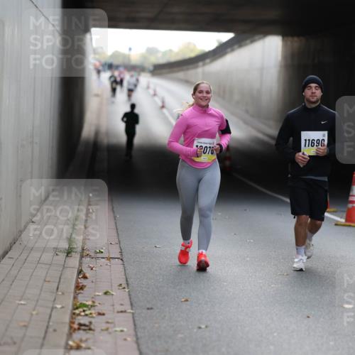 05.10.2025 - 20. swb-Marathon Bremen Michael Strokosch http://msf.ph/oto/9209085 05.10.2025 11:11:08 Laufen 2076, 11690 meine-sportfotos.de