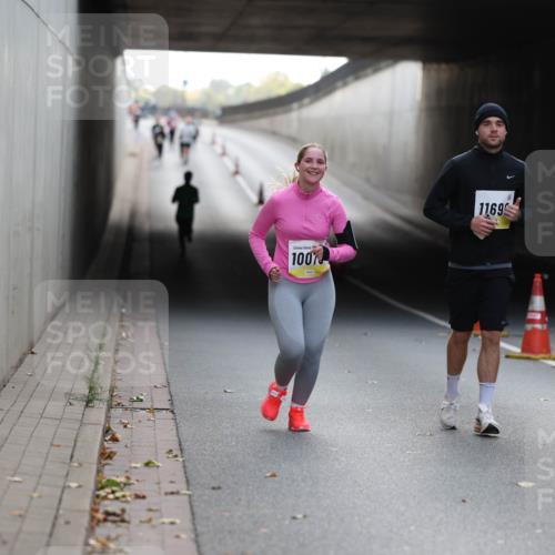 05.10.2025 - 20. swb-Marathon Bremen Michael Strokosch http://msf.ph/oto/9209086 05.10.2025 11:11:08 Laufen 100, 1169 meine-sportfotos.de