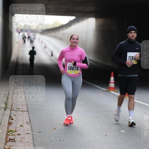05.10.2025 - 20. swb-Marathon Bremen Michael Strokosch http://msf.ph/oto/9209093 05.10.2025 11:11:09 Laufen 10076, 1165 meine-sportfotos.de