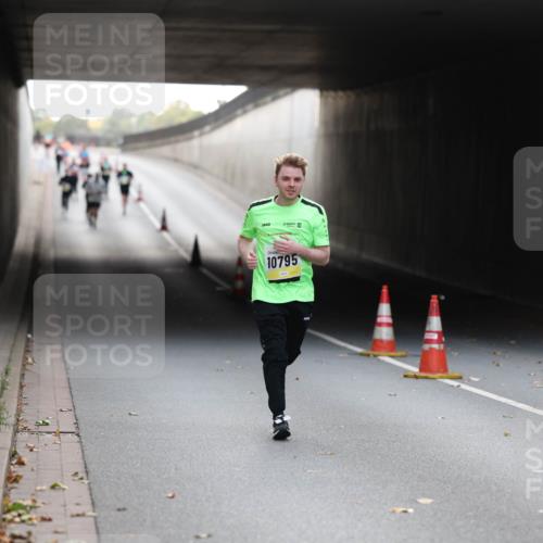 05.10.2025 - 20. swb-Marathon Bremen Michael Strokosch http://msf.ph/oto/9209106 05.10.2025 11:11:19 Laufen 10795 meine-sportfotos.de