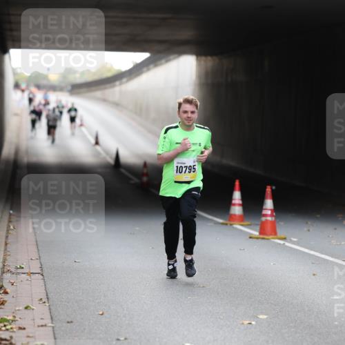 05.10.2025 - 20. swb-Marathon Bremen Michael Strokosch http://msf.ph/oto/9209108 05.10.2025 11:11:19 Laufen 10795 meine-sportfotos.de