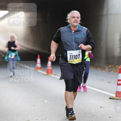05.10.2025 - 20. swb-Marathon Bremen Michael Strokosch http://msf.ph/oto/9209109 05.10.2025 11:08:03 Laufen 1437, 11107 meine-sportfotos.de