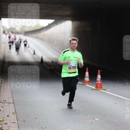 05.10.2025 - 20. swb-Marathon Bremen Michael Strokosch http://msf.ph/oto/9209110 05.10.2025 11:11:20 Laufen 2, 10795 meine-sportfotos.de