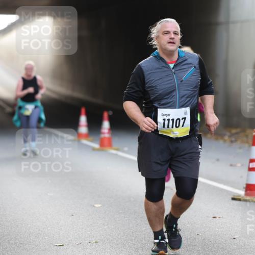 05.10.2025 - 20. swb-Marathon Bremen Michael Strokosch http://msf.ph/oto/9209112 05.10.2025 11:08:03 Laufen 11107 meine-sportfotos.de