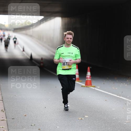 05.10.2025 - 20. swb-Marathon Bremen Michael Strokosch http://msf.ph/oto/9209113 05.10.2025 11:11:20 Laufen 2, 107 meine-sportfotos.de