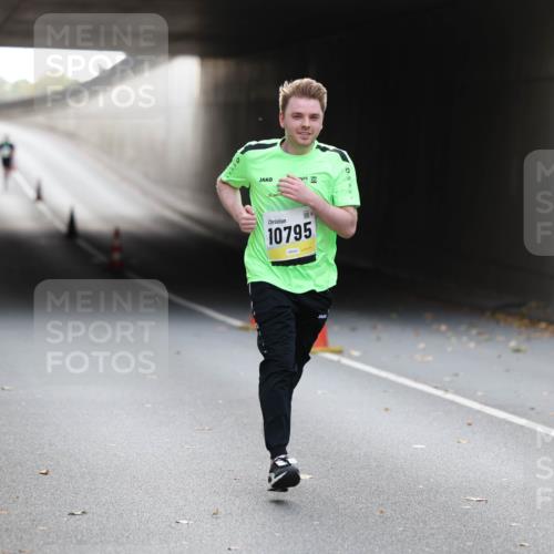 05.10.2025 - 20. swb-Marathon Bremen Michael Strokosch http://msf.ph/oto/9209119 05.10.2025 11:11:21 Laufen 10795 meine-sportfotos.de