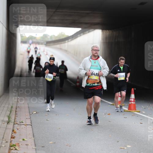 05.10.2025 - 20. swb-Marathon Bremen Michael Strokosch http://msf.ph/oto/9209130 05.10.2025 11:11:47 Laufen 9705, 0, 0488, 1109 meine-sportfotos.de