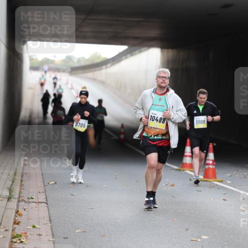 05.10.2025 - 20. swb-Marathon Bremen Michael Strokosch http://msf.ph/oto/9209132 05.10.2025 11:11:47 Laufen 9705, 10488, 11109 meine-sportfotos.de