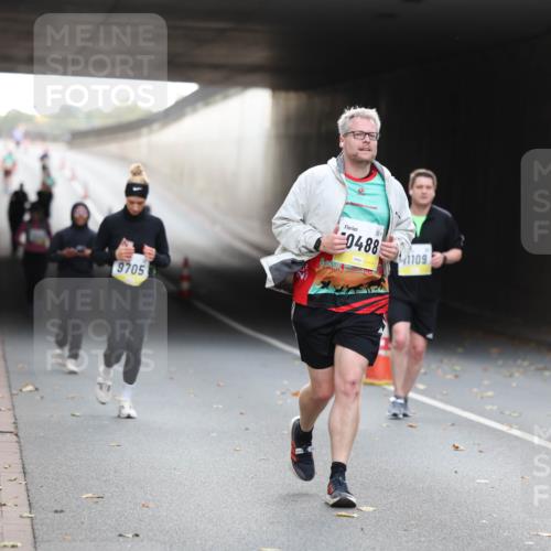 05.10.2025 - 20. swb-Marathon Bremen Michael Strokosch http://msf.ph/oto/9209135 05.10.2025 11:11:49 Laufen 9705, 0488, 1109 meine-sportfotos.de