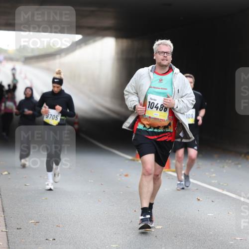 05.10.2025 - 20. swb-Marathon Bremen Michael Strokosch http://msf.ph/oto/9209137 05.10.2025 11:11:49 Laufen 9705, 10488, 109 meine-sportfotos.de
